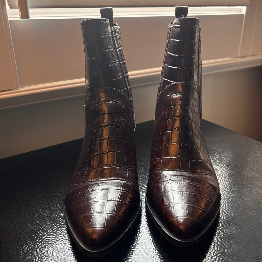 Vagabond Marja Embossed Chelsea Boot in Chocolate brown